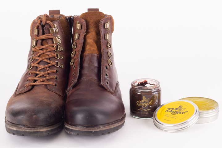 Fettlederboots mit Schuhcreme und Lederfett pflegen